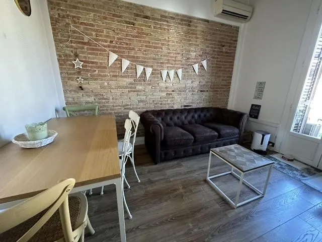 Comfortable Room In Shared Apartment In L'Eixample Barcelona